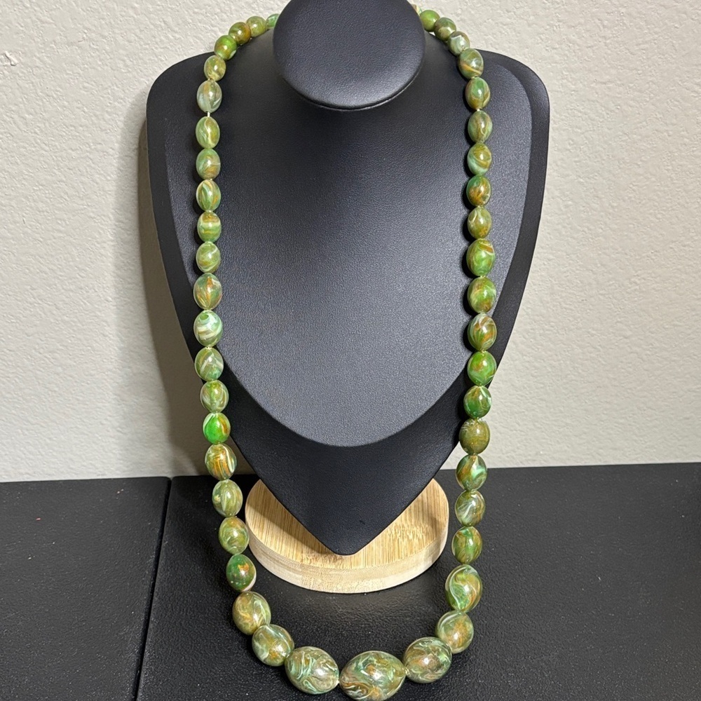 Vintage Acrylic Chic Green Beaded Long Necklace